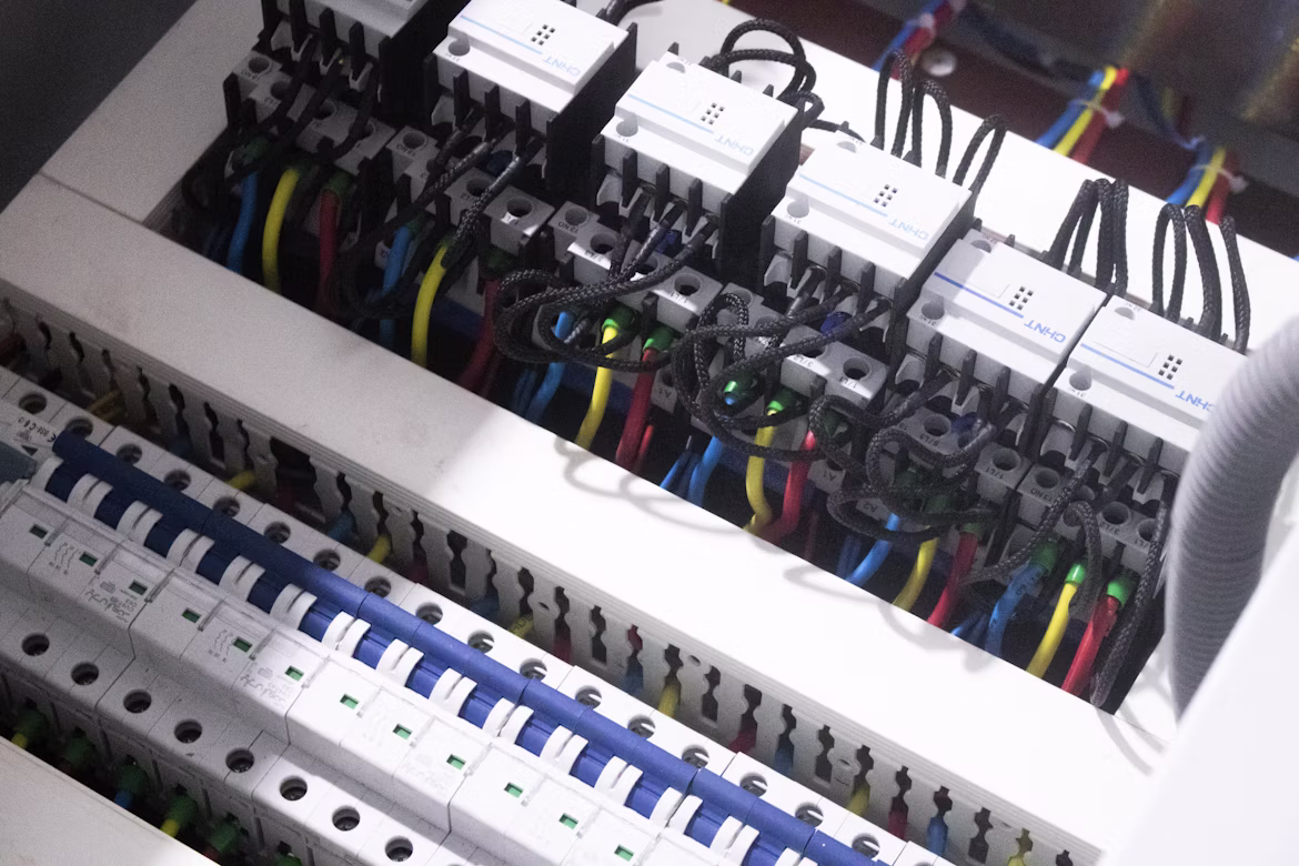 Montáž svietidiel a elektro služby pre domácnosti aj firmy